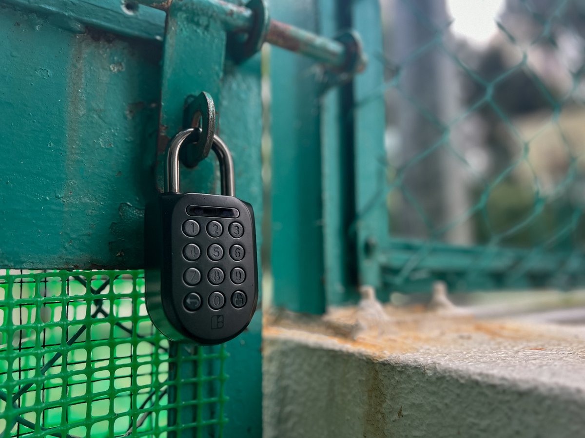 igloohome Smart Padlock 2 – Connected Padlock with Code and App Access – Robust and Waterproof