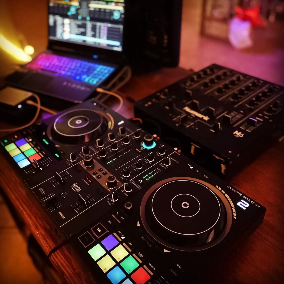 Hercules DJControl Inpulse 500 2-Deck USB DJ-controller voor Serato DJ en DJUCED