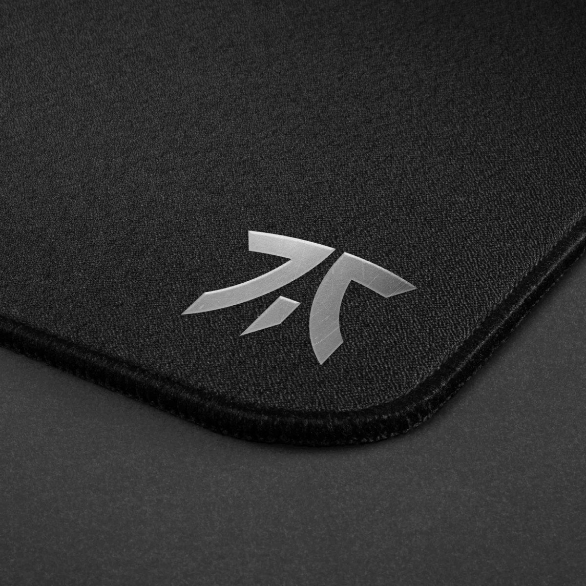 Fnatic DASH XL – Gaming-muismat – Groot formaat 490 × 400 mm – Hybride getextureerd oppervlak – Antislipbasis – Zwart