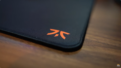 Fnatic FOCUS 3 L – Gaming-muismat – Microgetextureerd textieloppervlak – Antislipbasis – Zwart