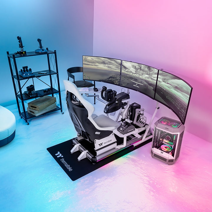 Thermaltake GF500 Snow – Flugsimulationscockpit – Weißes Stahlchassis – Verstellbarer Schalensitz – Kompatibel mit PC, Xbox und PlayStation